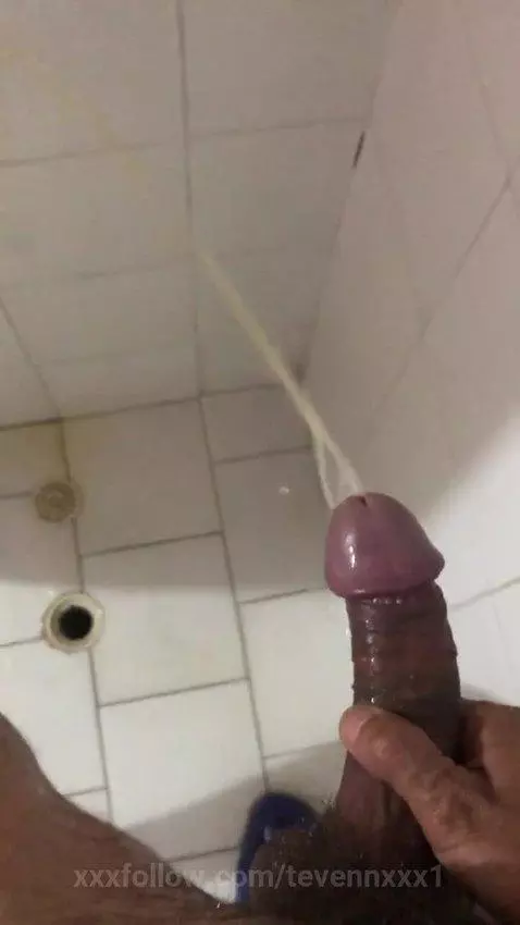 pissing by tevennxxx1