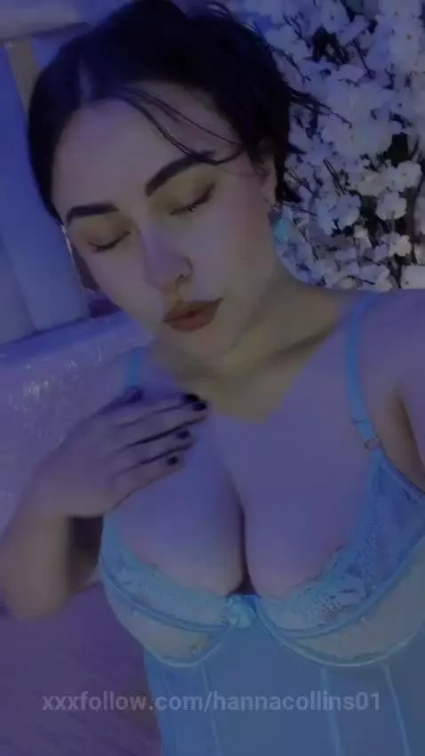 I'm your sensual and kinky girl come and smash my pussy 😈 by hannacollins01