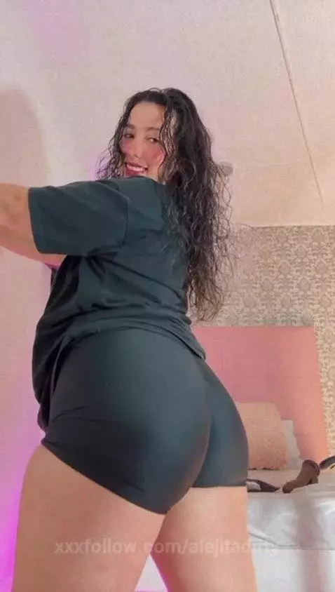 Curves That Kill 🍑🔥💋 by alejitadirty