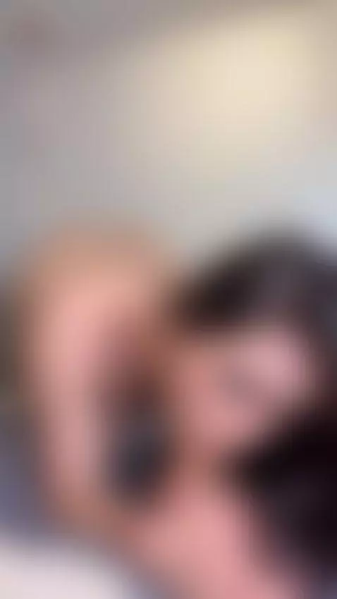 hi. how are you? 
me - very hot 🔥 by hellencolton