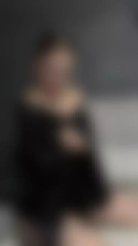 I’m your new neighbor and i’m bored at home by sofiibloom