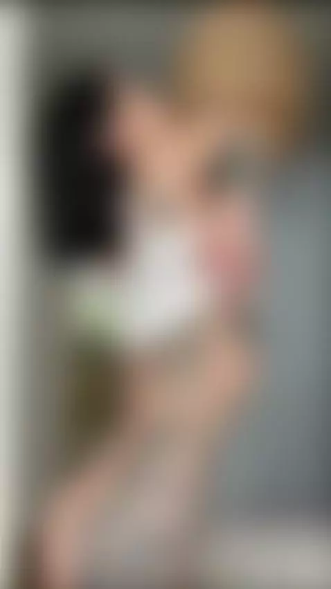 She’s art — both on her skin and in the way she moves ✨
Tatt... by ladydirt