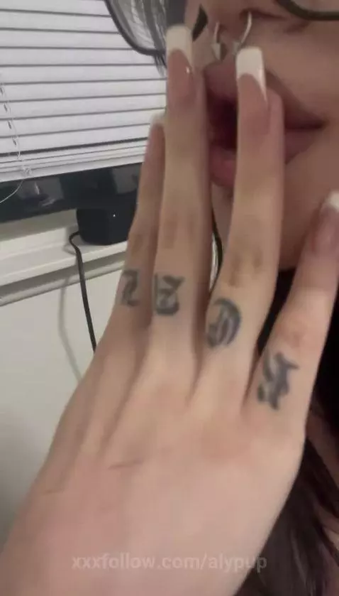 Who here likes Spit <3 I might have to drop the full video by alypup