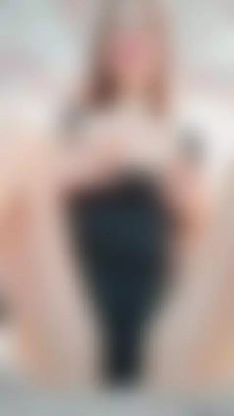 Soft waist, bold hips, and a rhythm that doesn’t lie by scarletmore