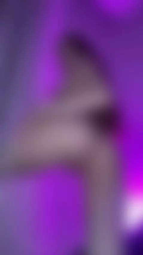 She’s blonde, 🔥body, and trouble you want.
💋 Don’t blink — h... by violavirg1n