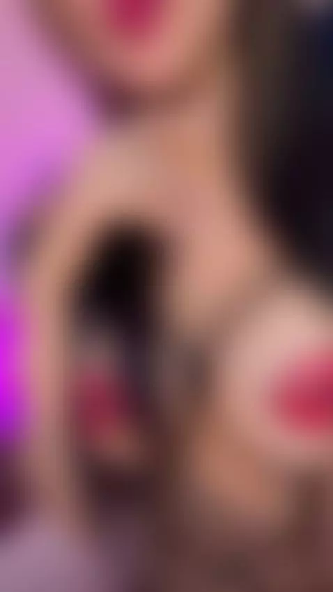 “Soft look, strong energy. 😌✨” by miahertz