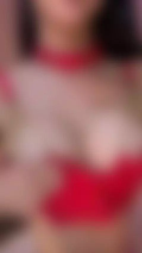 “Stepping closer so you don’t miss the details.” by miahertz