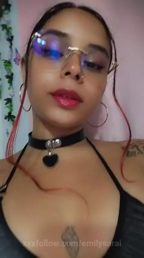 Let's play, I'm live and really want an orgasm 🖤🤤 by emilysarai