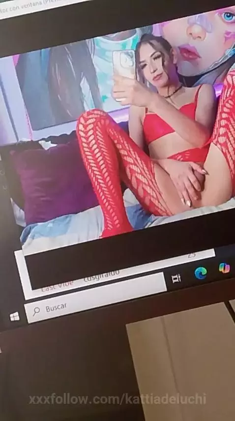 una chica femenina by kattiadeluchi