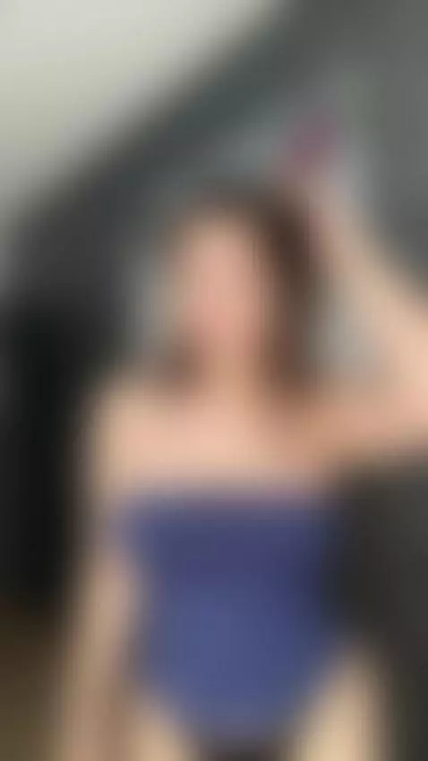 20 mins in a room with me, wyd? by vimelody