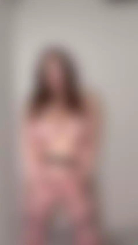 Hot girl wants to have fun! 😈 Come on, quickly go to her pro... by mialovevip