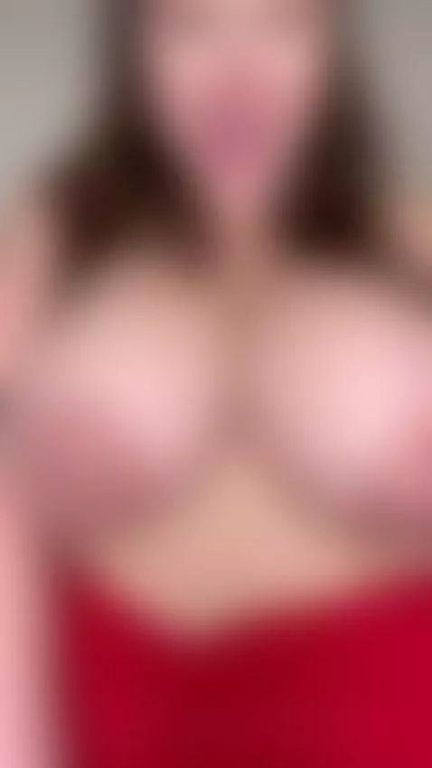 She loves red - for passion! Go after her, handsome! 👄 by mialovevip