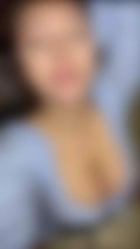 Big boobs in the frame - tell me you like it? Follow her onl... by mialovevip