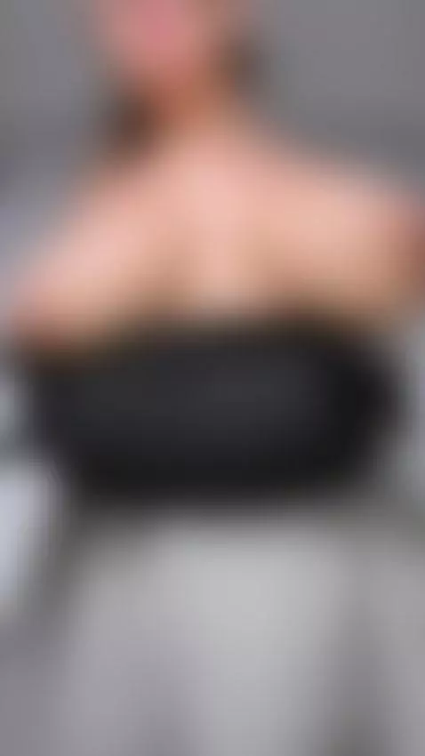 Do you like big tits? Even bigger ones on her Onlyfans! 😍 by mialovevip