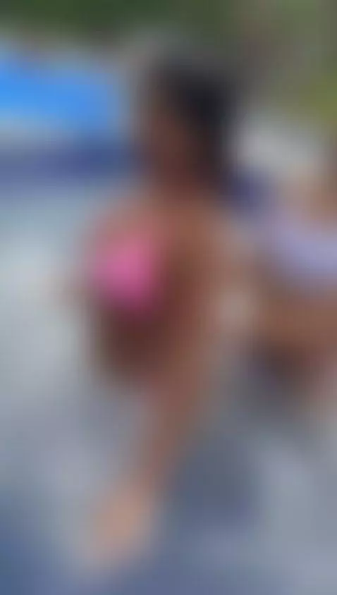 sus manos tan suaves y mi piel tan sensible .
Esta chica me ... by vaioletrb