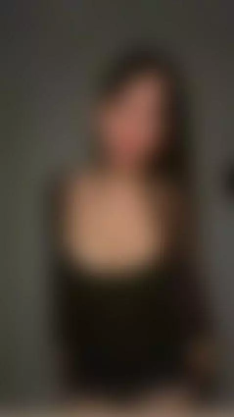 Striptease in my link 🥵 by emilywinsly