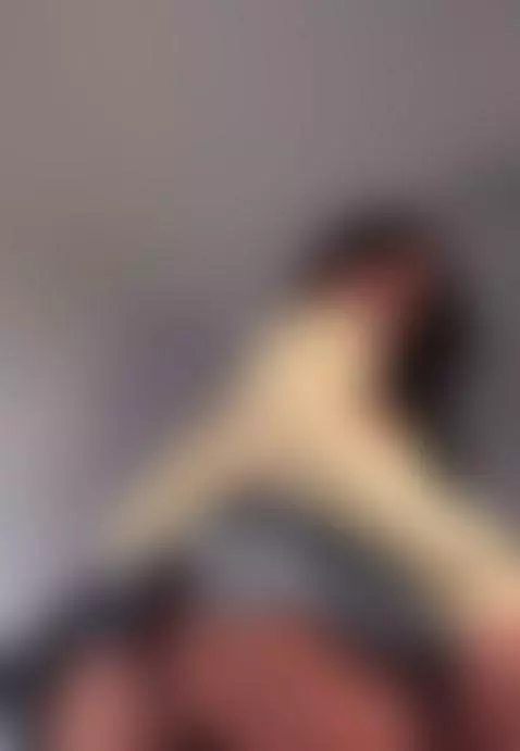 quieres ver que mas tengo debajo de la falda amor? by vhaleryoficial