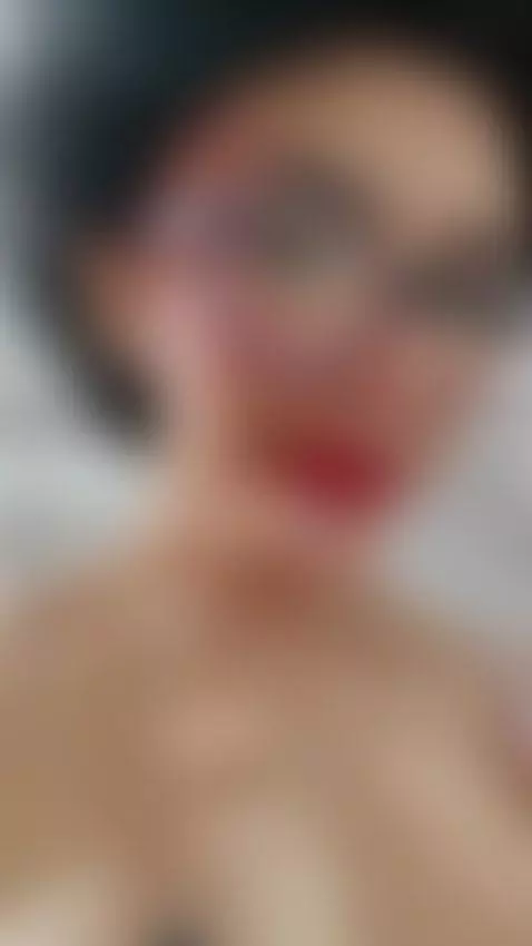 My living room is quiet... but that can change with you 💫 by elaiinestark