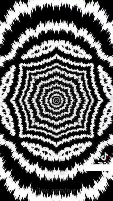 Wow, incredible! Look at the center until you see the angel.... by orenishii