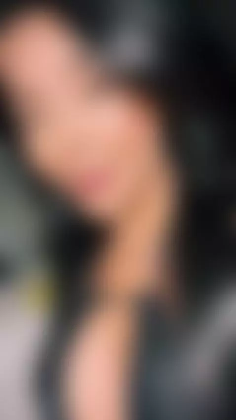 Your Queen 👑 by orenishii