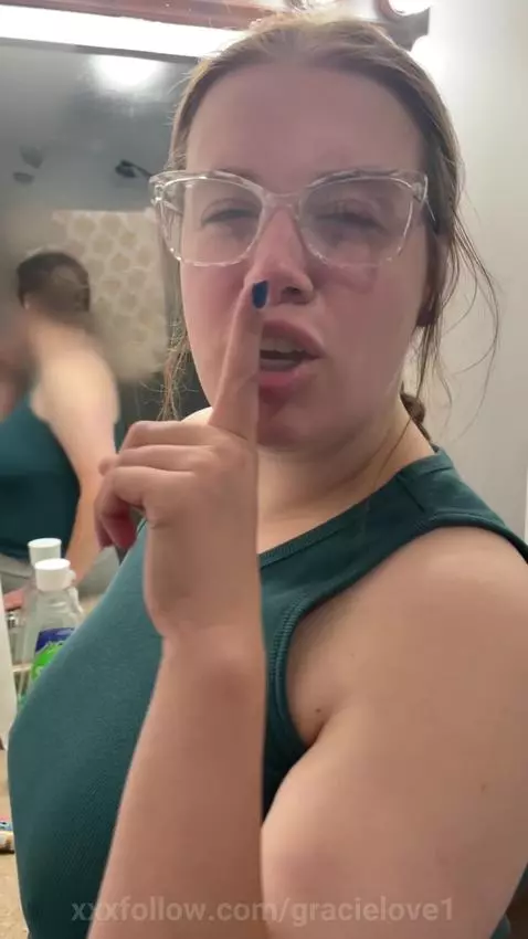 Bare tits in the strip club by gracielove1