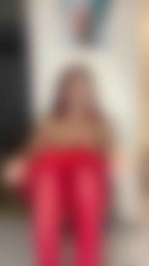 Red lingerie by sakuramoon