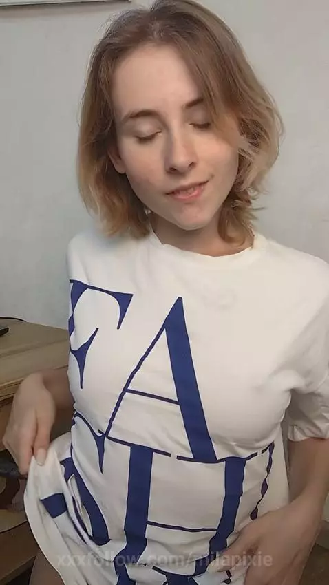 Close your eyes… imagine me in your bed 🛏️💋 by milapixie