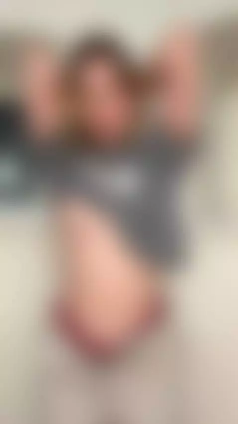 hehe my lips are glossy today~ wanna see them sparkle? 💋✨ uw... by milapixie