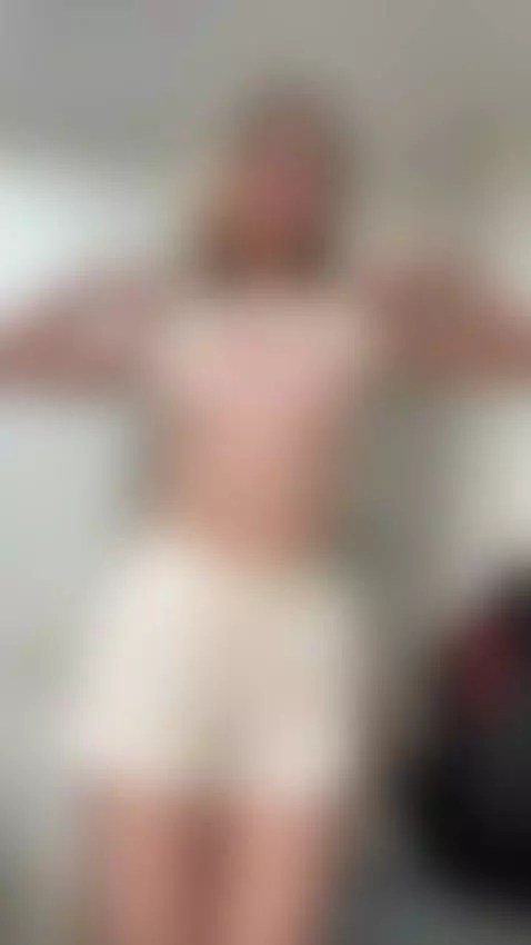 pouts~ u didn’t say good morning yet 😭 say it nowww hehe 💋 by milapixie