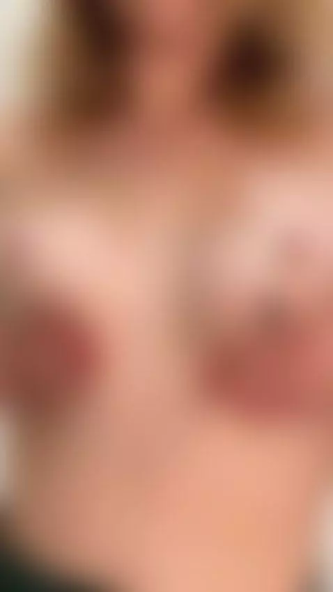 So small but sooo needy 😳💋 by milapixie