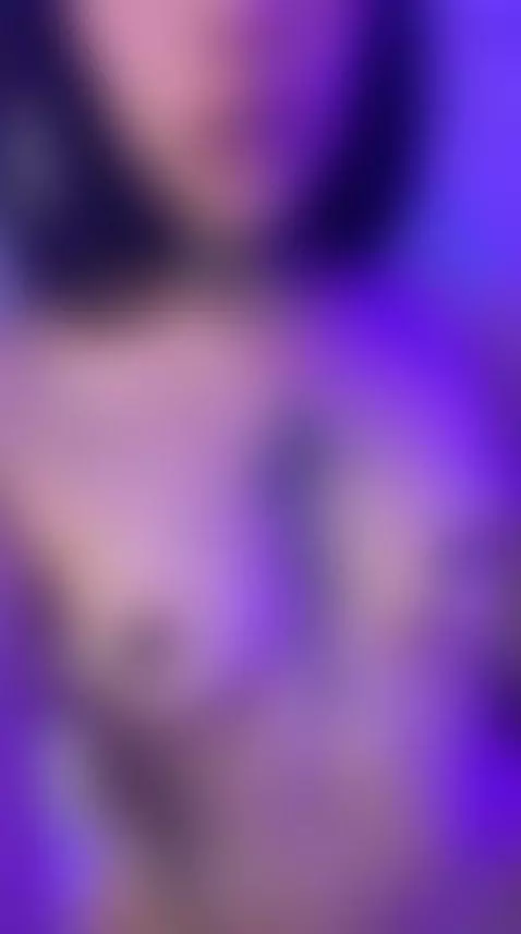 I like strong, determined and fetishistic men by kiki-cam