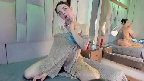 Burning girl in need of many cocks  🍆🔥🥵 by daliamagnus