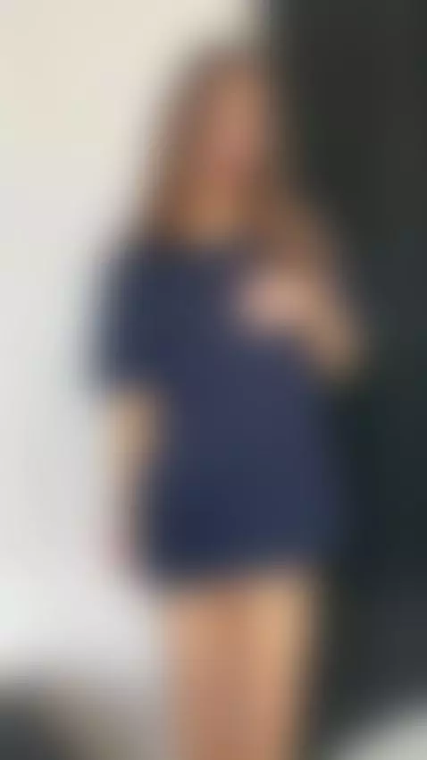 🖤 Dark hair, dangerous curves
Elegance with a bold twist.
Hi... by emilycakesweet