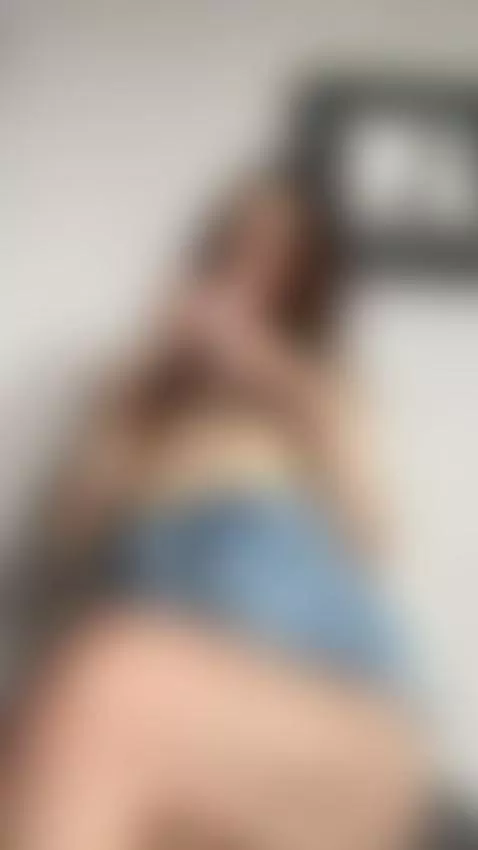 Whispering beauty: dark petals 🌸
Soft elegance, gentle touch... by emilycakesweet