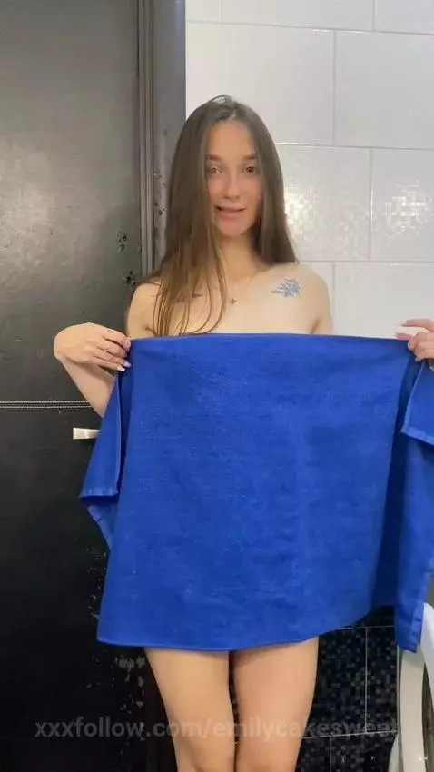 Sweet siren: refined grace 🏞
Delicate curves, charming aura ... by emilycakesweet