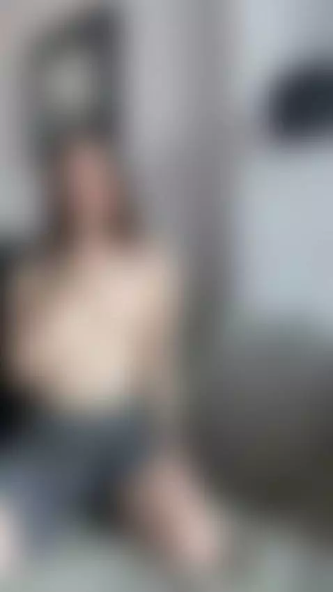 Petite temptation: soft & sweet 🦊
Tender brunette with a dol... by emilycakesweet