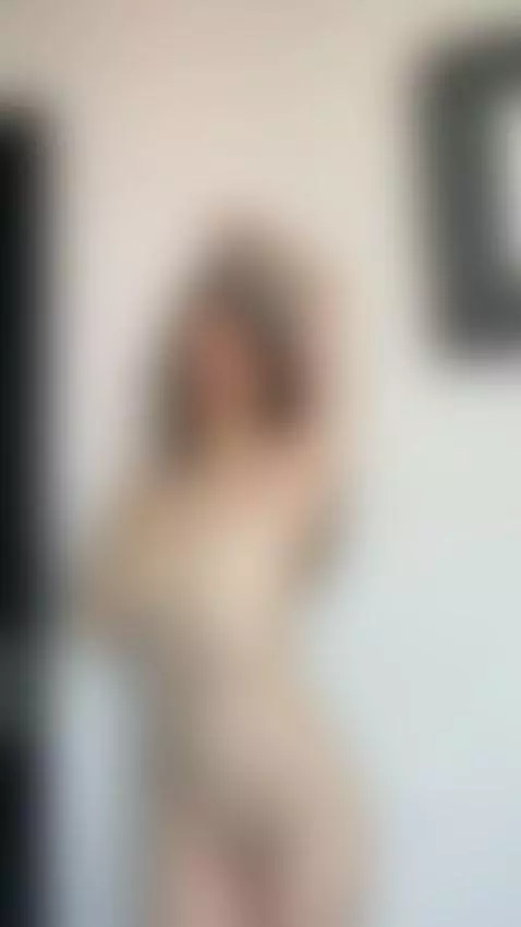 Elegant doll: petite & graceful 🎭
Dainty curves, refined bea... by emilycakesweet