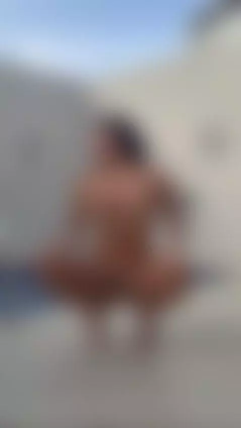 desnuda en la alberca de mi casa, mis vecinos observandome🥰🥰 by aishhaferrari