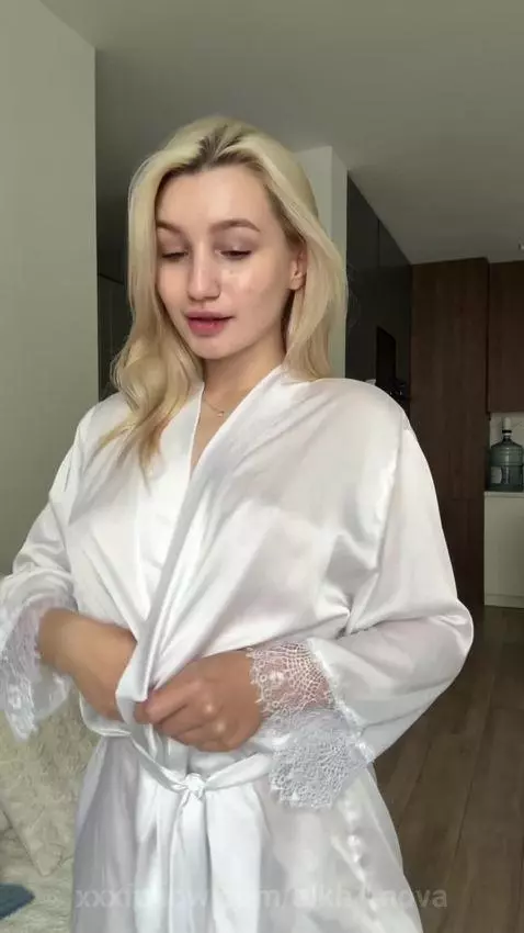 Easy striptease😍 by alkh1mova