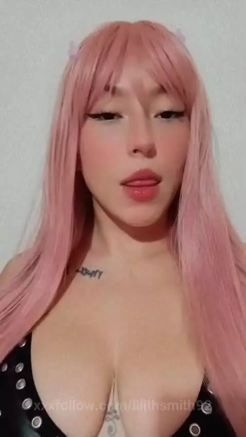 I wait for you online to see what I have under this clothes ... by lilithsmith92