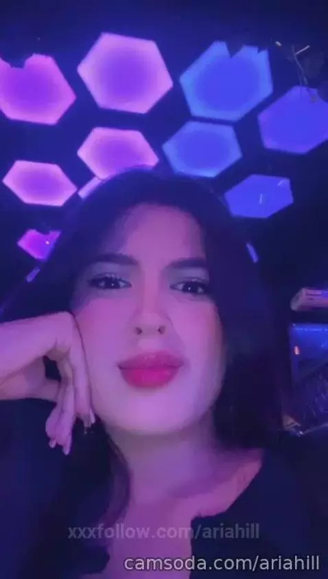 Sexy brunette 💕 by ariahill