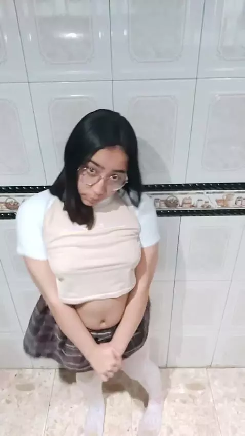 te gustaria darme un beso o tal vez meterme tu polla? by anniixrosss