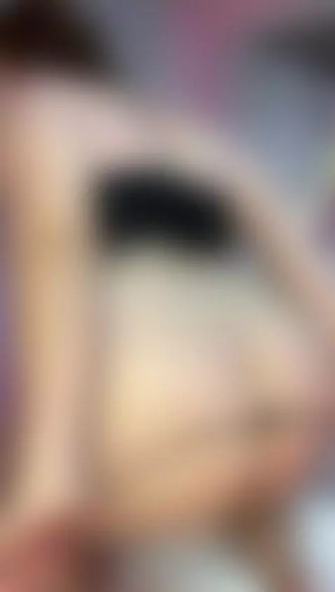 Naked I’m addictive… but wet, I’m a problem.🖤🔥 by isabellawrigth