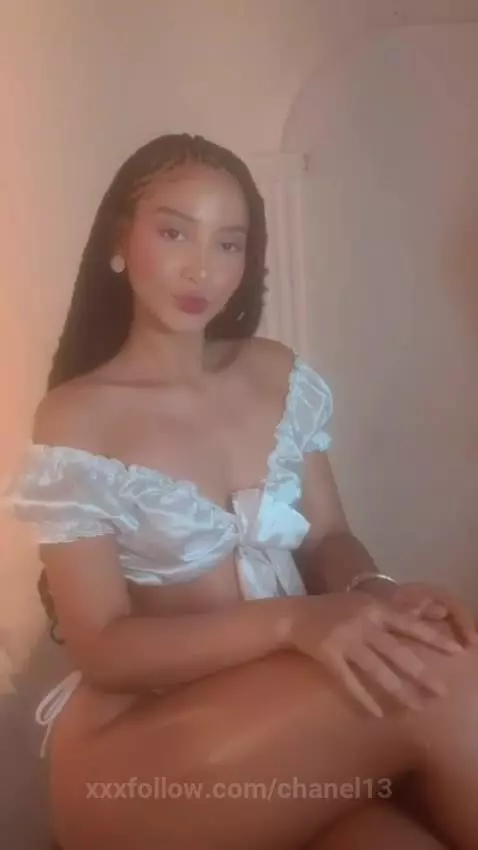 Between what you imagine… and what I actually show you 😮‍💨💋 by chanel13