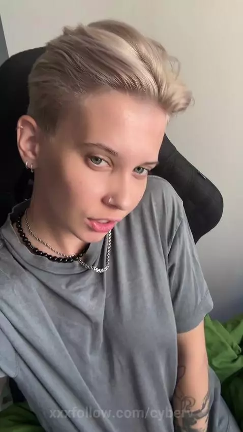 Shy in public, savage in private 💅 by cyberv