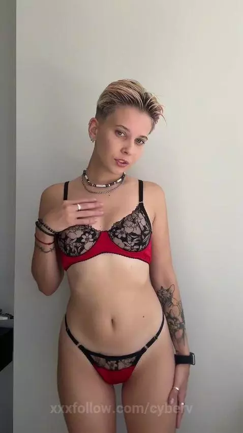 Brunette beauty on your screen — but the real show’s in my p... by cyberv