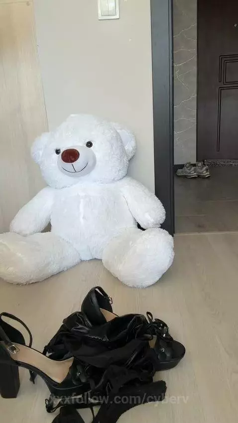 Look but don’t touch… unless you subscribe 😘 by cyberv