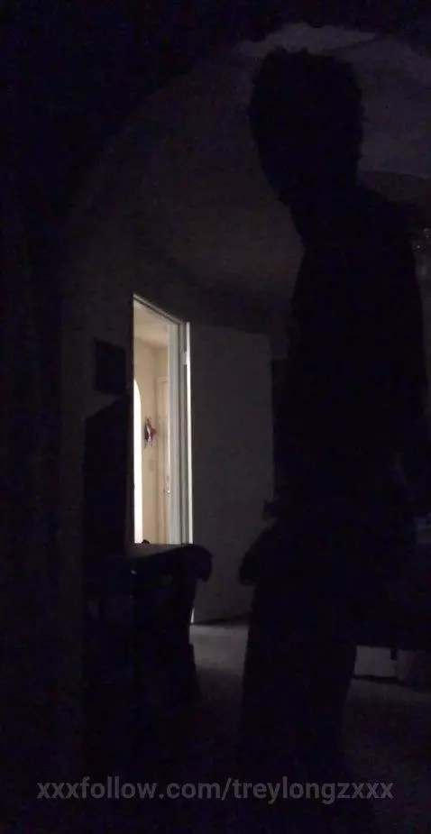 Naked dacing in a dark room by treylongzxxx