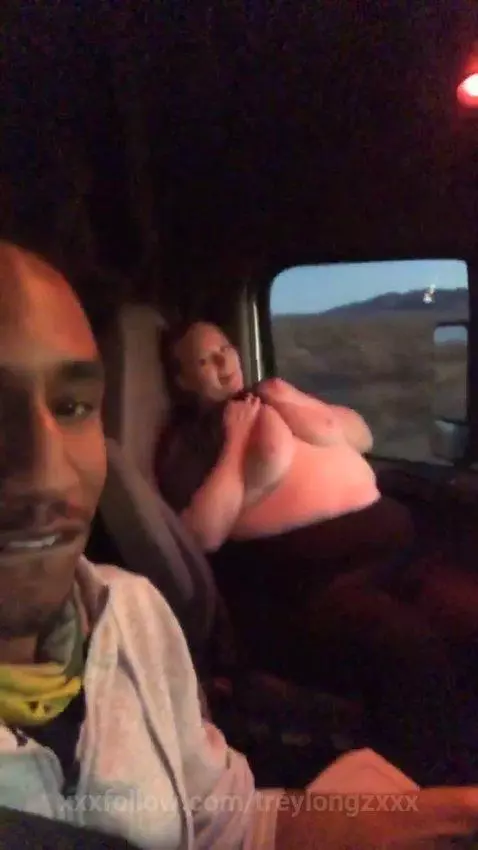 @BBWJulieGinger flashing her big titties for me by treylongzxxx