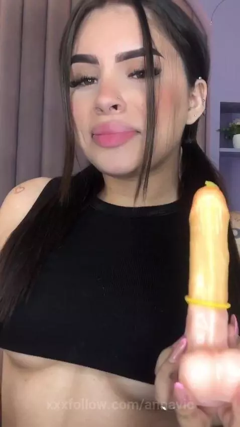 Putting the condom with my sexy mouth 😋 by annavic